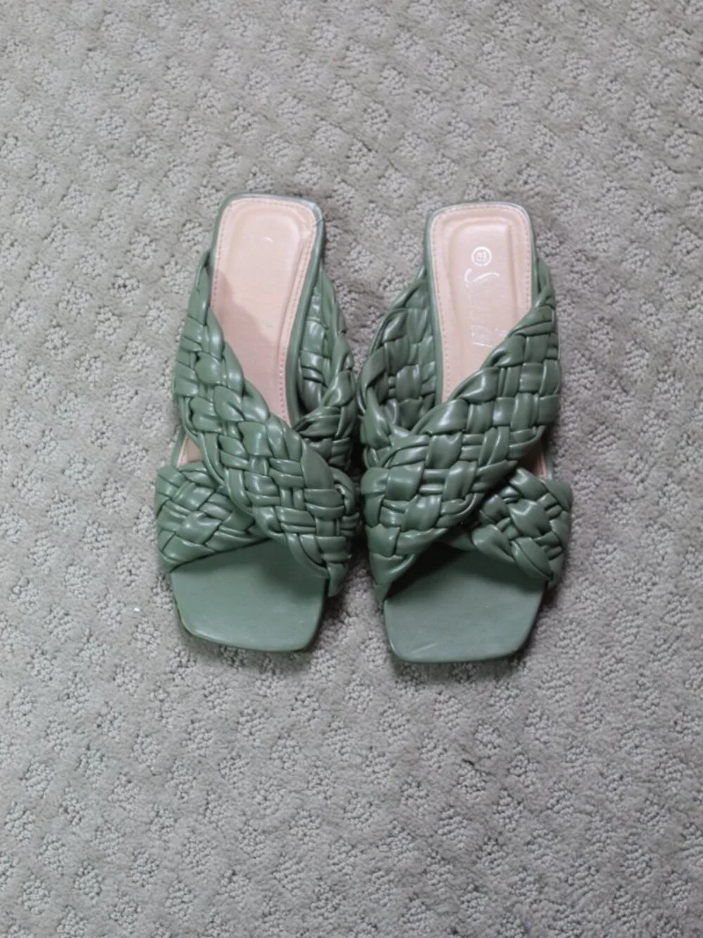 Sheln Size 6.5 Puffy Woven Green Slide Sandals